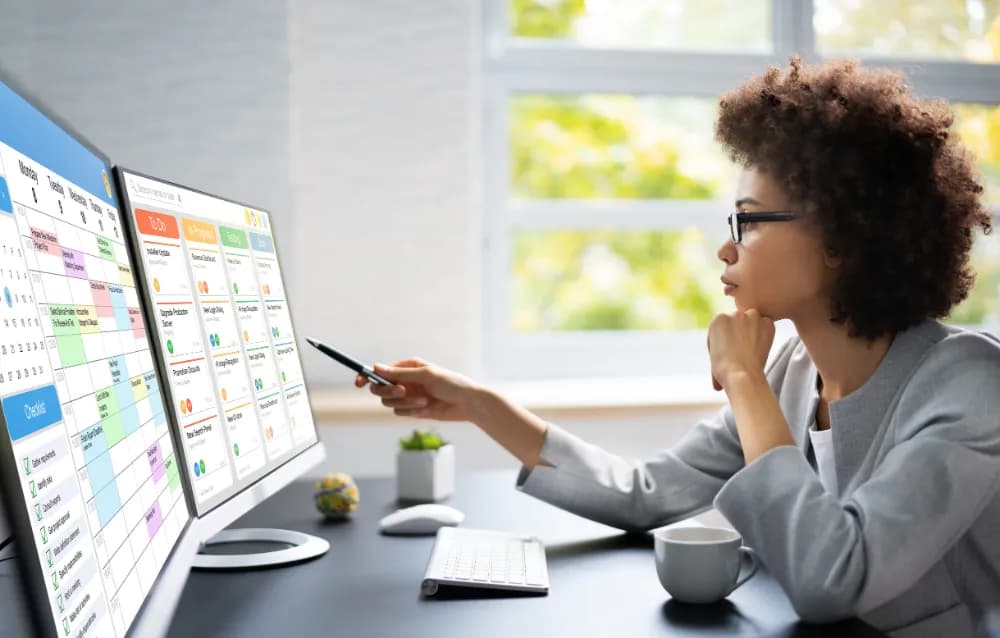 How to Effectively Manage Your Clients as a Freelancer with Freelance Central 