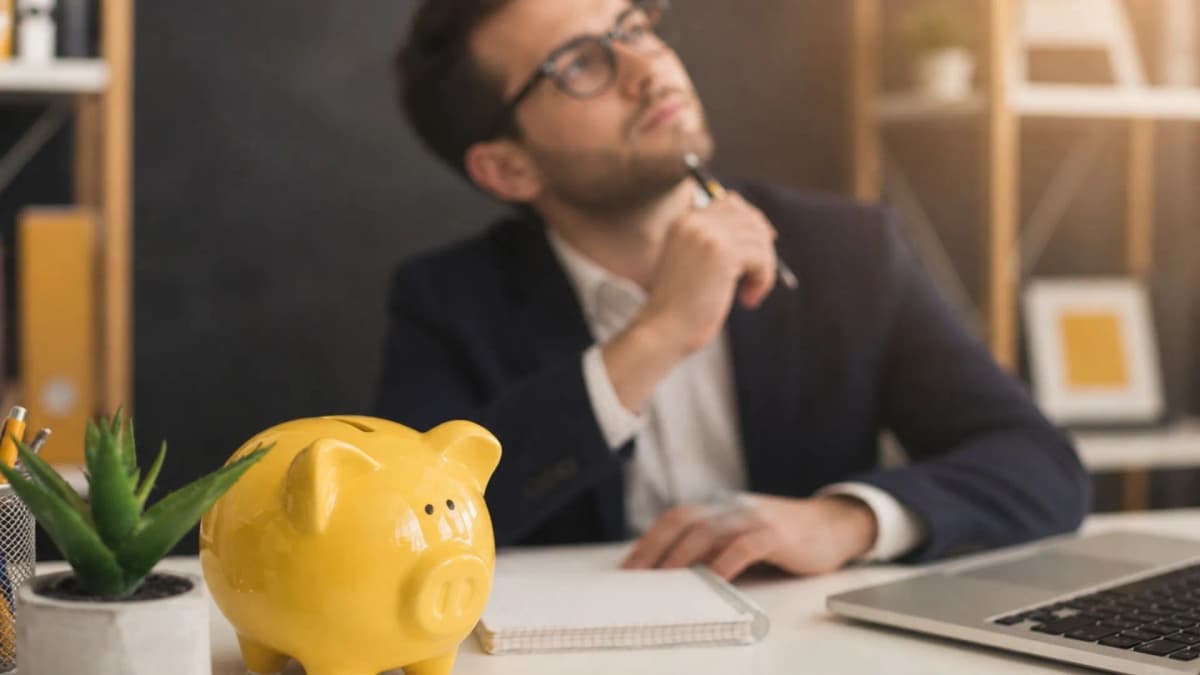 Is AED 10,000 a Realistic Monthly Income for Freelancers in Dubai?